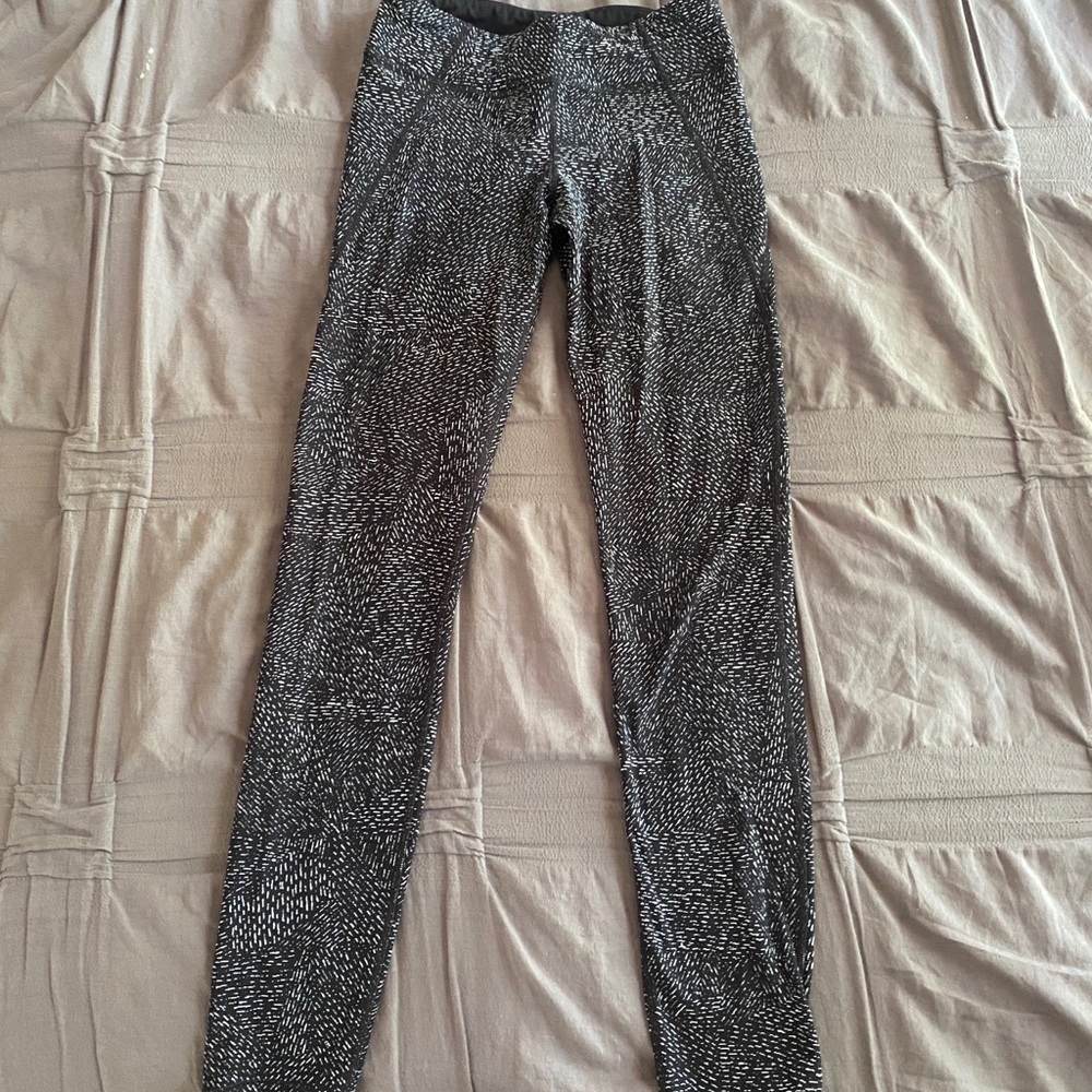 Athleta Girl cool pattern leggings